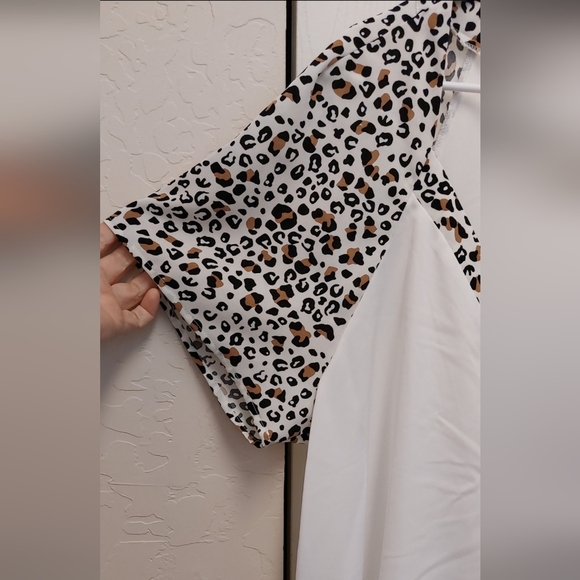 Business Casual White Blouse with Animal Print Cheetah Details Size 2X Office - Picture 6 of 6